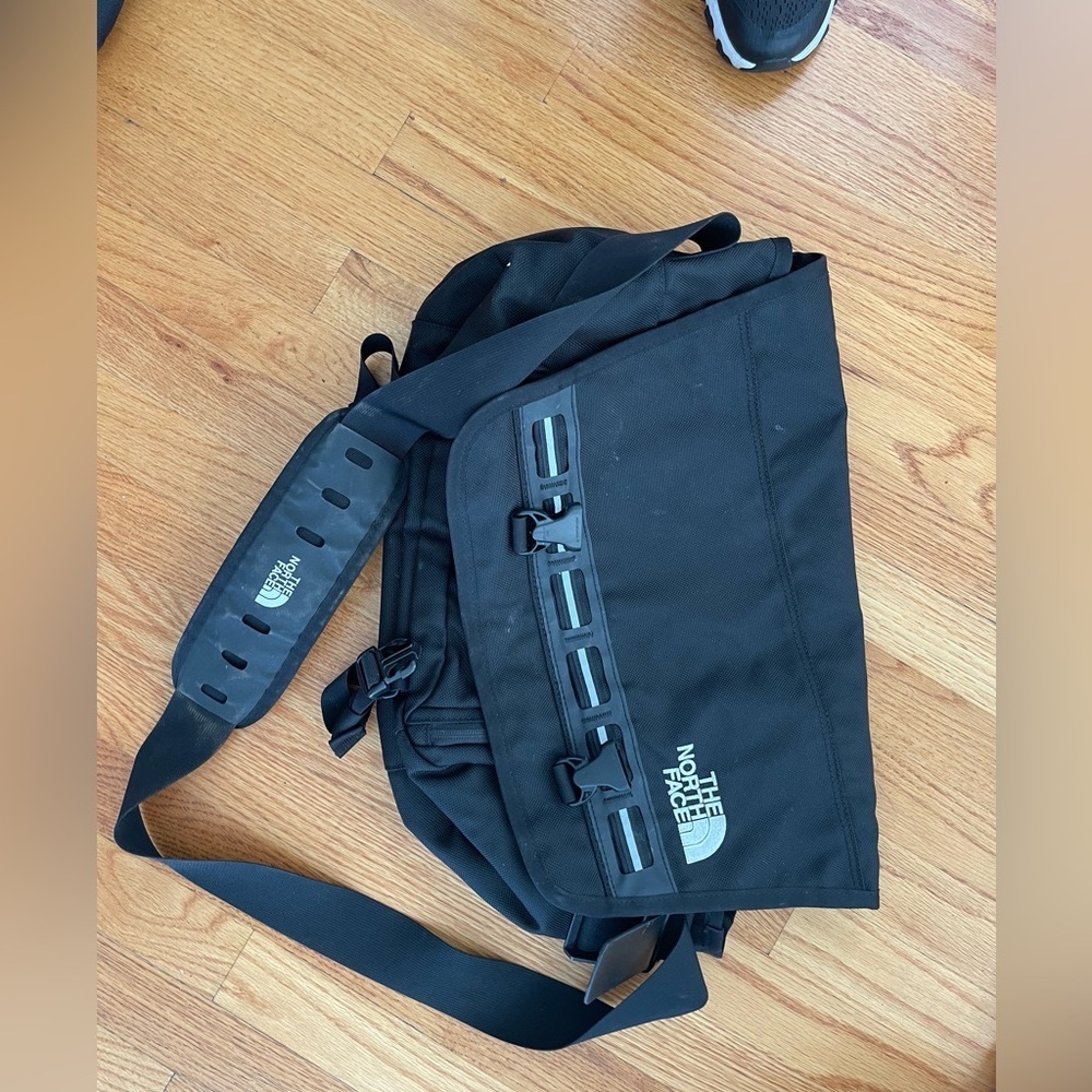 Crossbody northface messenger